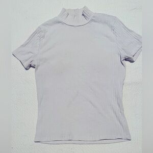 White long neck short shirt